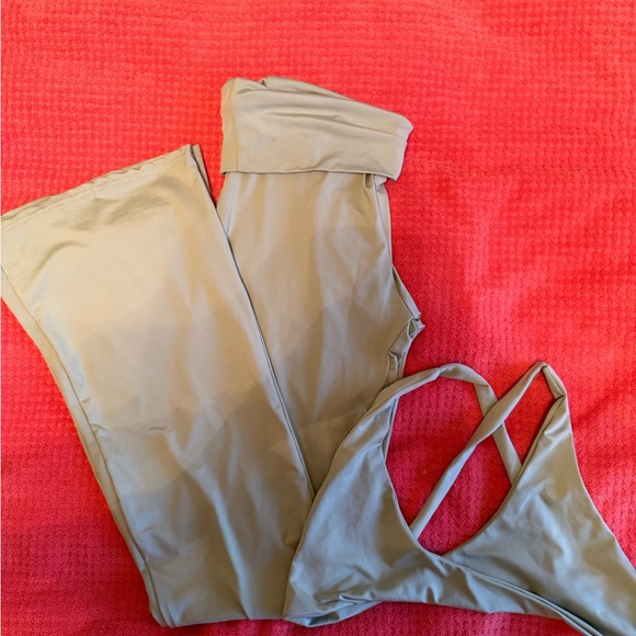 Two-Piece Set - Picture 4 of 9